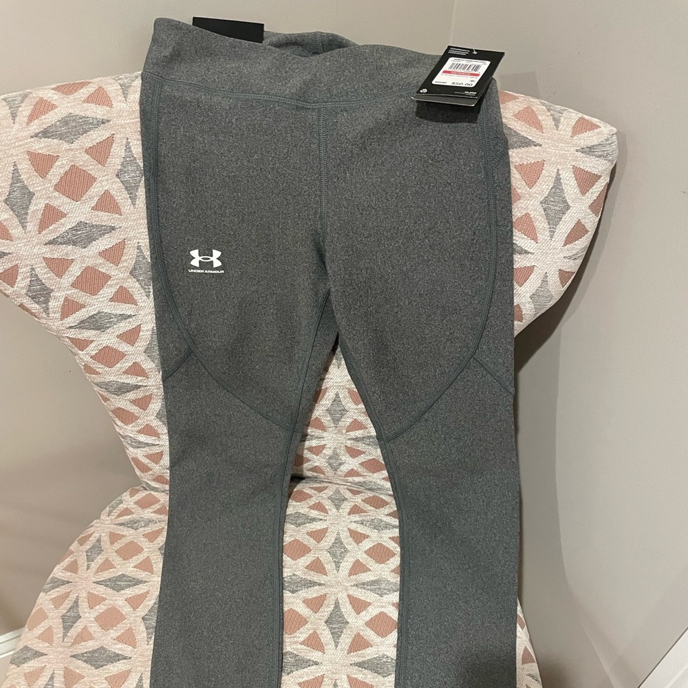 Under Armour Mid Rise full length Compression Leggings. Size XS. NWT.